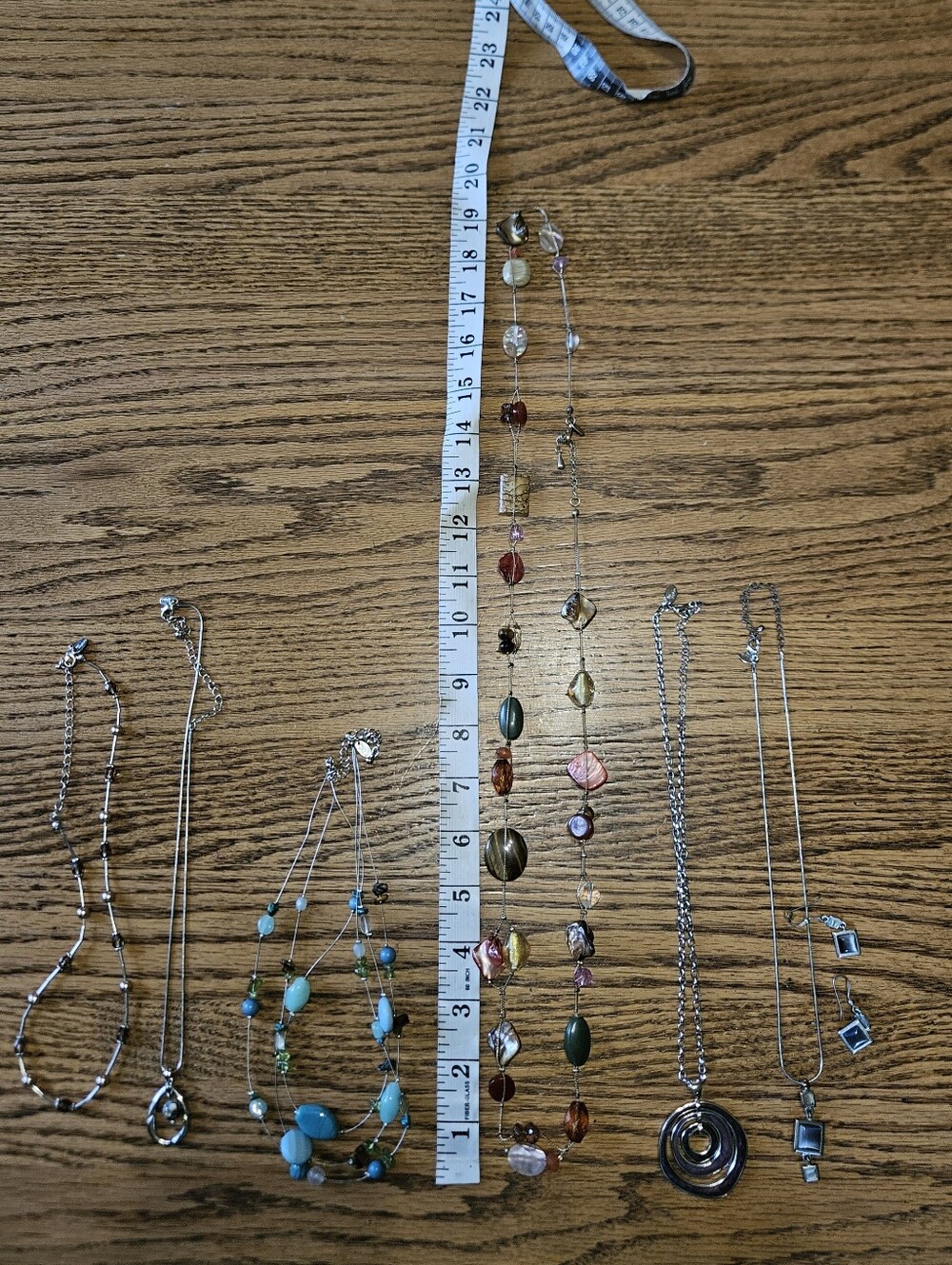 Lia Sophia Lot Of 6 Necklaces And 1 Pair Of Earrings.
